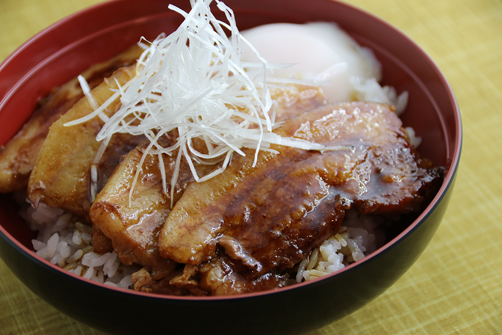 豚バラの蒲焼き丼