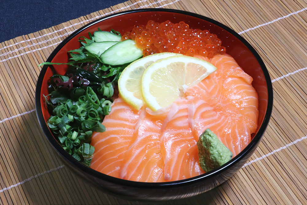 サーモンといくらの海鮮親子丼