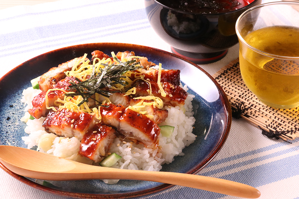 わさびで食べる　鰻のひつまぶし