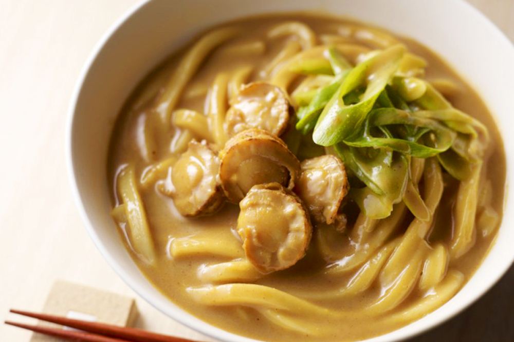 ほたてカレーうどん(いぶき鍋つゆ(ストレートタイプ)使用)