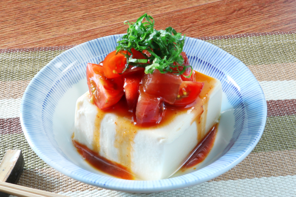 旨辛ユッケだれで食べるまぐろ冷奴